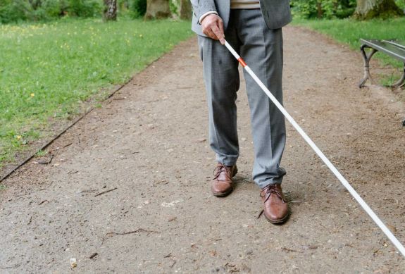 Látássérülteket segítő alkalmazást vezetett be 47 hivatalában a Román Posta