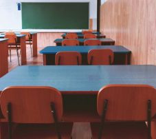 Döntött az iskola a könnygázspray-t használó diák és társai ügyében