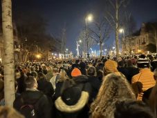 Tízezrek tüntettek a Hősök terén a pedofil-botrány miatt