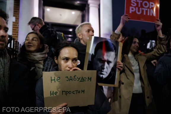 Mintegy 400 embert vettek őrizetbe Oroszországban a Navalnij emlékére szervezett megemlékezéseken