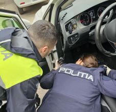 Nyomkövetőt talált az autójában a prefektus – jelentette a rendőrségen