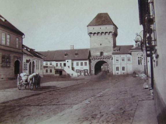 A középkori Kolozsvár újabb várfal-részletét találták meg a régészek