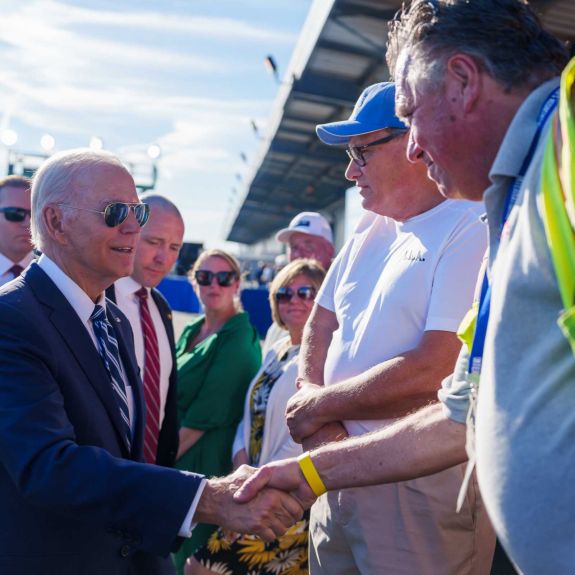Joe Biden szerint Putyin egy „őrült rohadék”
