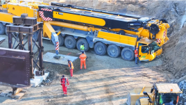 Óriásdarut állítottak munkába az egyik épülő észak-erdélyi sztrádaszakaszon