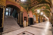 Jövő héten átadják a felújított marosvásárhelyi Kultúrpalotát