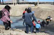 Biden demokratái hátraarcot vágtak a migráció kérdésében