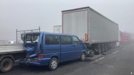 Láncbaleset a magyarországi M7-esen, többen megsérültek