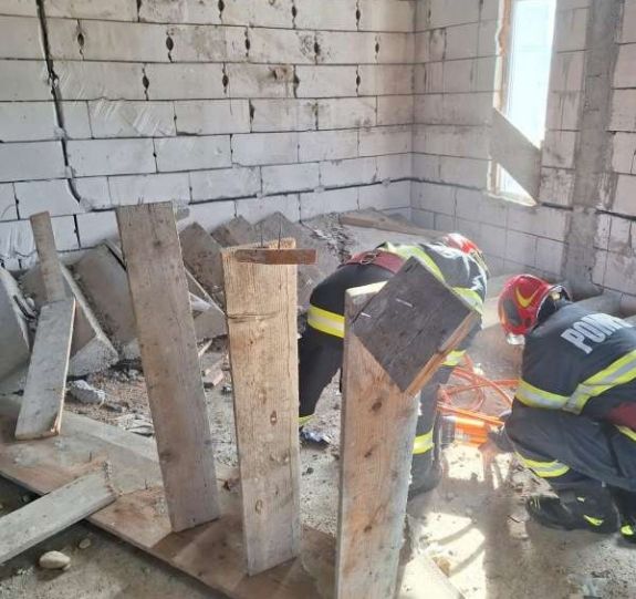 Betonlépcső omlott egy férfira