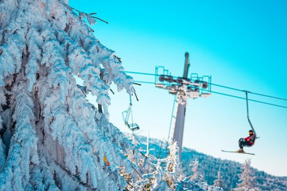 Kiesett egy gyerek a székes sífelvonóból Strázsán