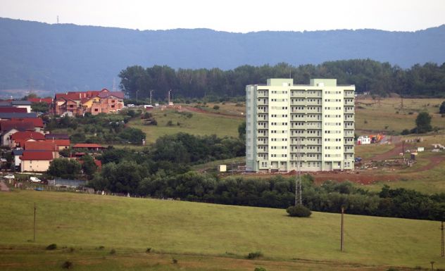 Zilah: Parkolóház épül és beköltözhettek a lakók az új ANL-s tömbházakba