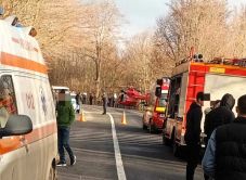 Felborult egy autó Háromszéken, mentőhelikoptert hívtak a helyszínre