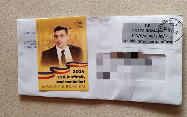 Számlákhoz csíptetett AUR-os szórólapok Koronkán