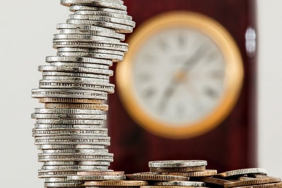 Péntektől kezdik kiosztani az emelt nyugdíjakat
