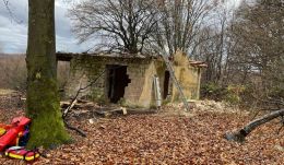 Tragédia: egy férfi meghalt és egy másik megsérült, miután rájuk omlott a ház tetőzete