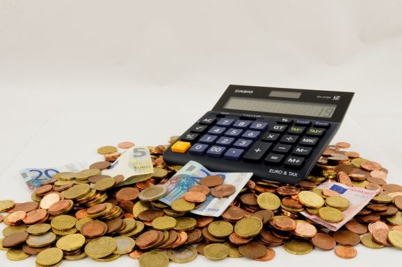 Adóoptimizálási kiskaput zárt be a kormány a mikrovállalkozások szigorúbb adóztatásával