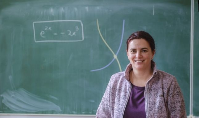 „A Márton Áron Főgimnázium múltja kötelez bennünket” – Zsombori Gabriellát nevezték ki új igazgatónak