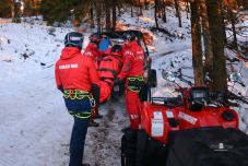 Hegyimentők: egy nap alatt 23 megmentett került kórházba