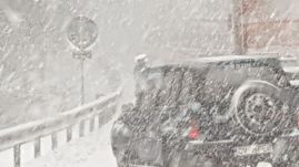 Több megyében havasak az utak, korlátozottak a látási viszonyok