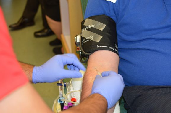 Megrohanták a vérközpontokat a megemelt értékű utalványok miatt