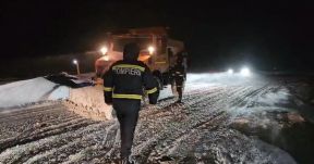 FRISSÍTVE – A havazás miatt három utat zártak le Moldvában, késnek a vonatok és szünetel az oktatás Iași megyében (VIDEÓ)