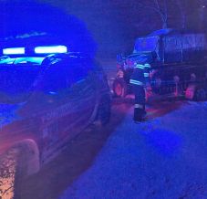 Elakadt a hóban a mentő, terepjáróval jutott el egy szülő nőhöz az asszisztens 