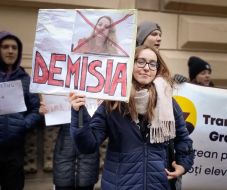 Japánsztrájkba kezdtek a diákok: ingyenes szállítást követelnek