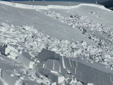 Lavinaveszély a hegyekben