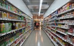 Milliomos-csemetét gyanúsítanak bolti lopással: kicserélgette a szupermarketben az árcímkéket, hogy kevesebbet fizessen