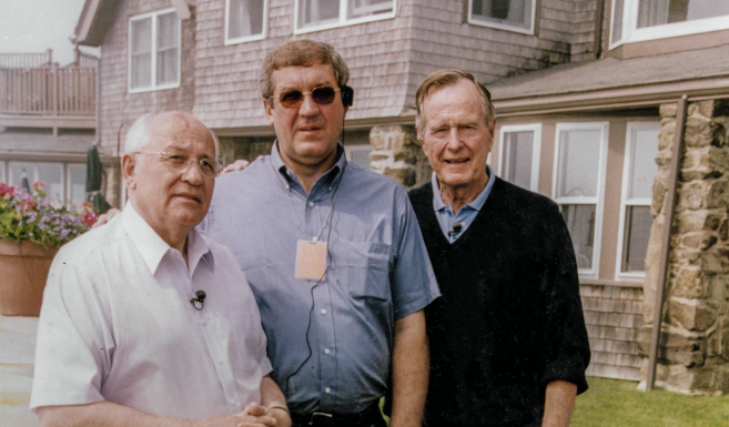 Egy asztalnál Gorbacsov és Bush – Zolcer János könyvebmutatója