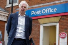 Postabotrány Nagy-Britanniában: jogorvoslat a több száz ártatlanul elítélt postahivatali vezetőnek