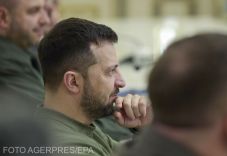 Zelenszkij: Az ukrán férfiaknak legalább az adófizetés miatt haza kellene térniük