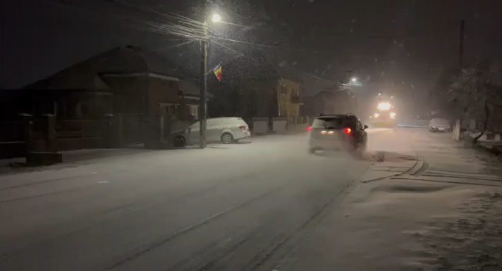 Szatmár megyében havazott az éjszaka: 25 hókotró dolgozott az utakon