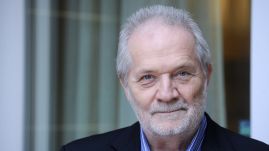 Koncertsorozattal köszöntik Franciaországban a Székelyudvarhelyről származó Eötvös Péter zeneszerző-karmestert