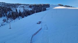 Leállt a sífelvonó, a magasban rekedtek a turisták