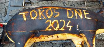 Hagyomány, család, barátok –disznótoros mulatság a Tokos zenekarral