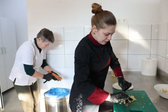 Mintegy 150 rászorulónak biztosít ingyen meleg ételt a haraklányi szociális konyha