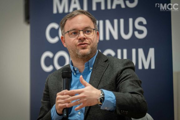 Huszárvágás – Erdélyben is bemutatták Orbán Balázs új könyvét