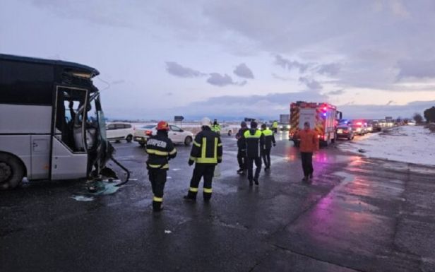 Két autóbusz balesetezett Keresztényfalván – hat személyt kórházba szállítottak (VIDEÓ)