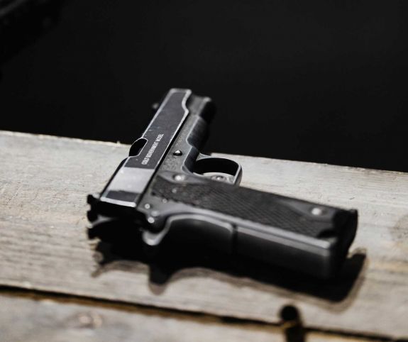 Utcai verekedés: lábon lőttek egy férfit