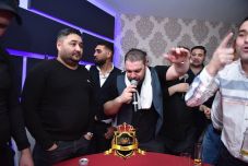 Megvert egy prostituáltat a manele koronázatlan királya?