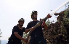 Robbanás egy ipari robbanószereket és autóalkatrészeket gyártó üzemben