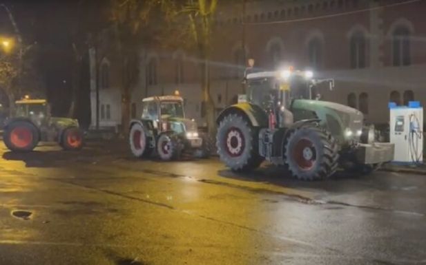 Csütörtök este bevonultak a tüntető gazdák Temesvár központjába (VIDEÓ)