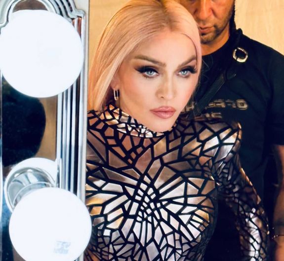 Beperelték Madonnát, mert későn kezdte a koncertjét, és a rajongók reggel fáradtan mentek dolgozni