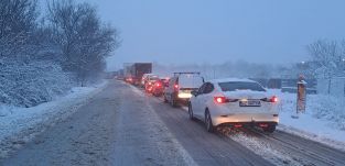 A havazás miatt kisebb késésekre lehet számítani a Bukarestből induló repülőknél