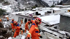 Több tucat embert temetett maga alá egy földcsuszamlás Kínában