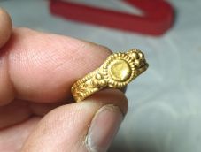 Középkori aranygyűrűre bukkant az erdőben egy váradi férfi