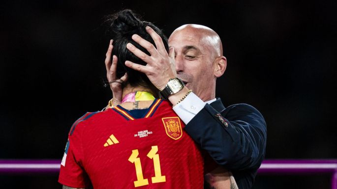 Bíróság elé kell állnia Luis Rubialesnek a „világbajnoki” csókja miatt