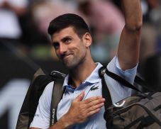 FRISSÍTVE: „Sokkolt” – hat év után kikapott Novak Djokovics az Australian Openen, Sinner Medvegyevvel találkozik a döntőben