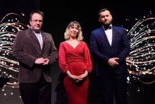 Örökbeadó anyákról és szétszakított kárpátaljai családokról szóló cikkek nyerték el a Média a Családért-díjat