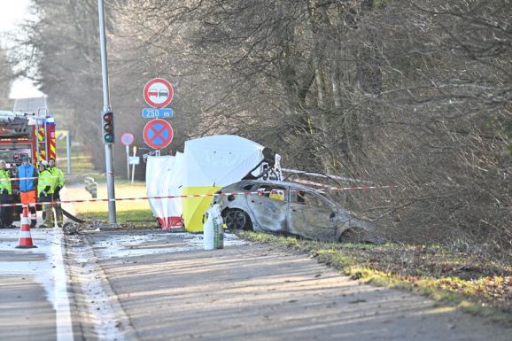 Autóra zuhant egy kisrepülőgép, ketten meghaltak